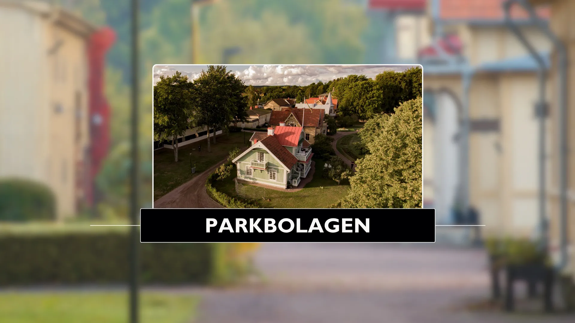 En flygbild av en liten stad med en skylt som säger park bolagen.