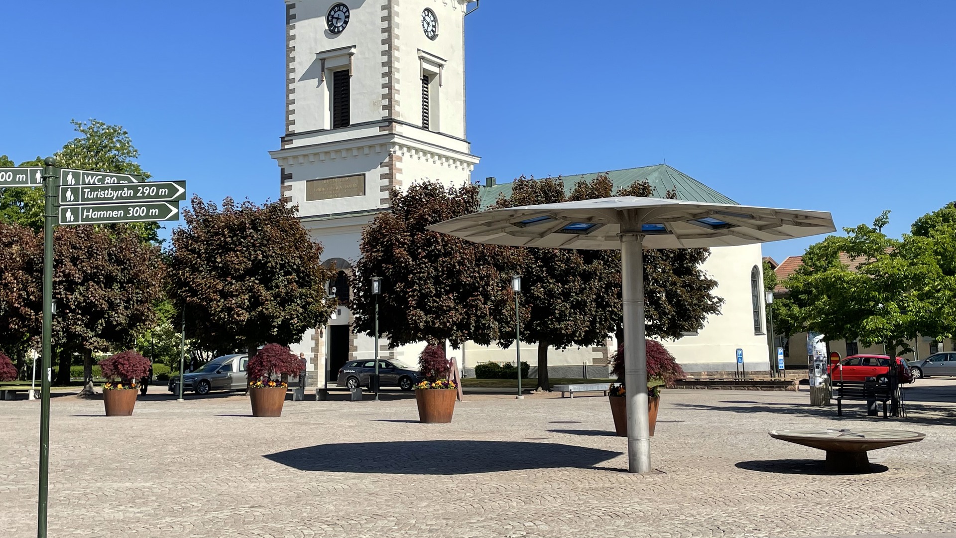 Torget sett med hjo kyrka i bakgrunden