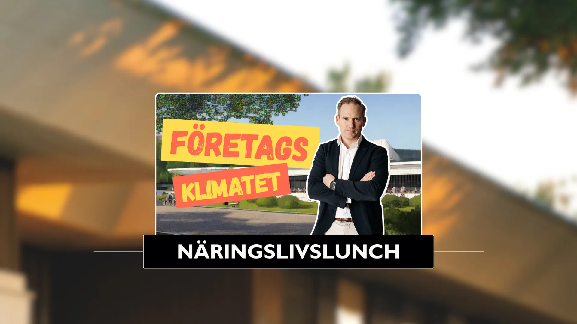 En bild av en man som står framför en byggnad.