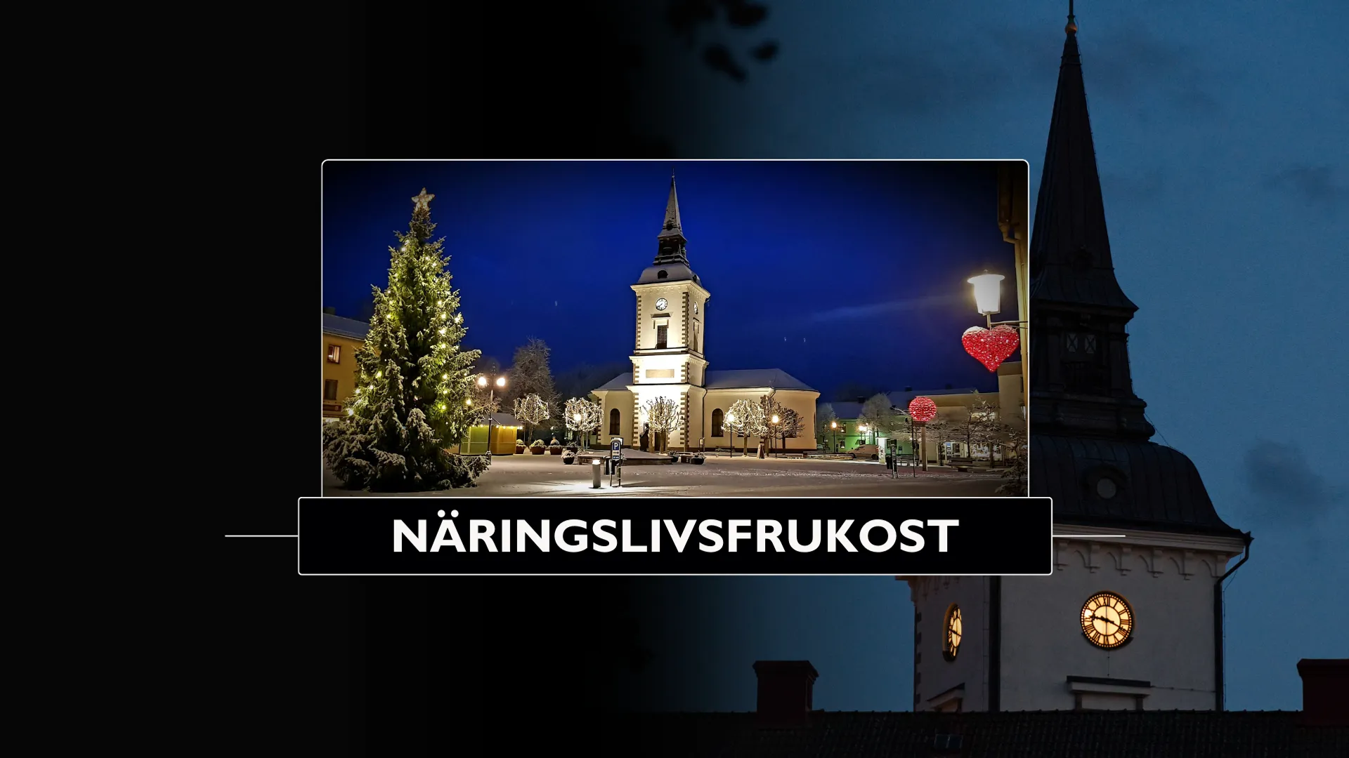 En bild av en kyrka med en julgran framför.