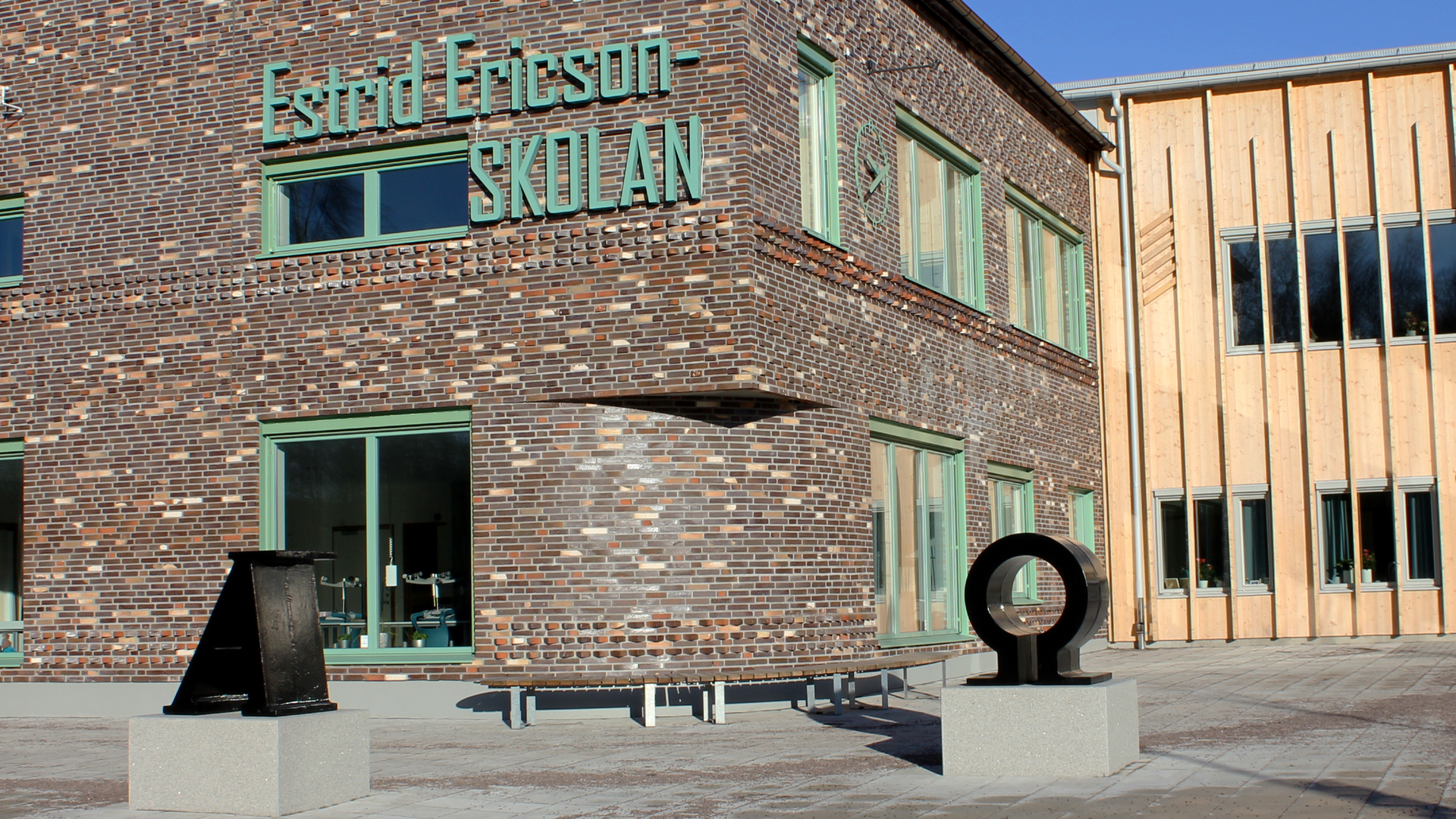 Exteriör framsidan av Estrid Ericsonskolan.