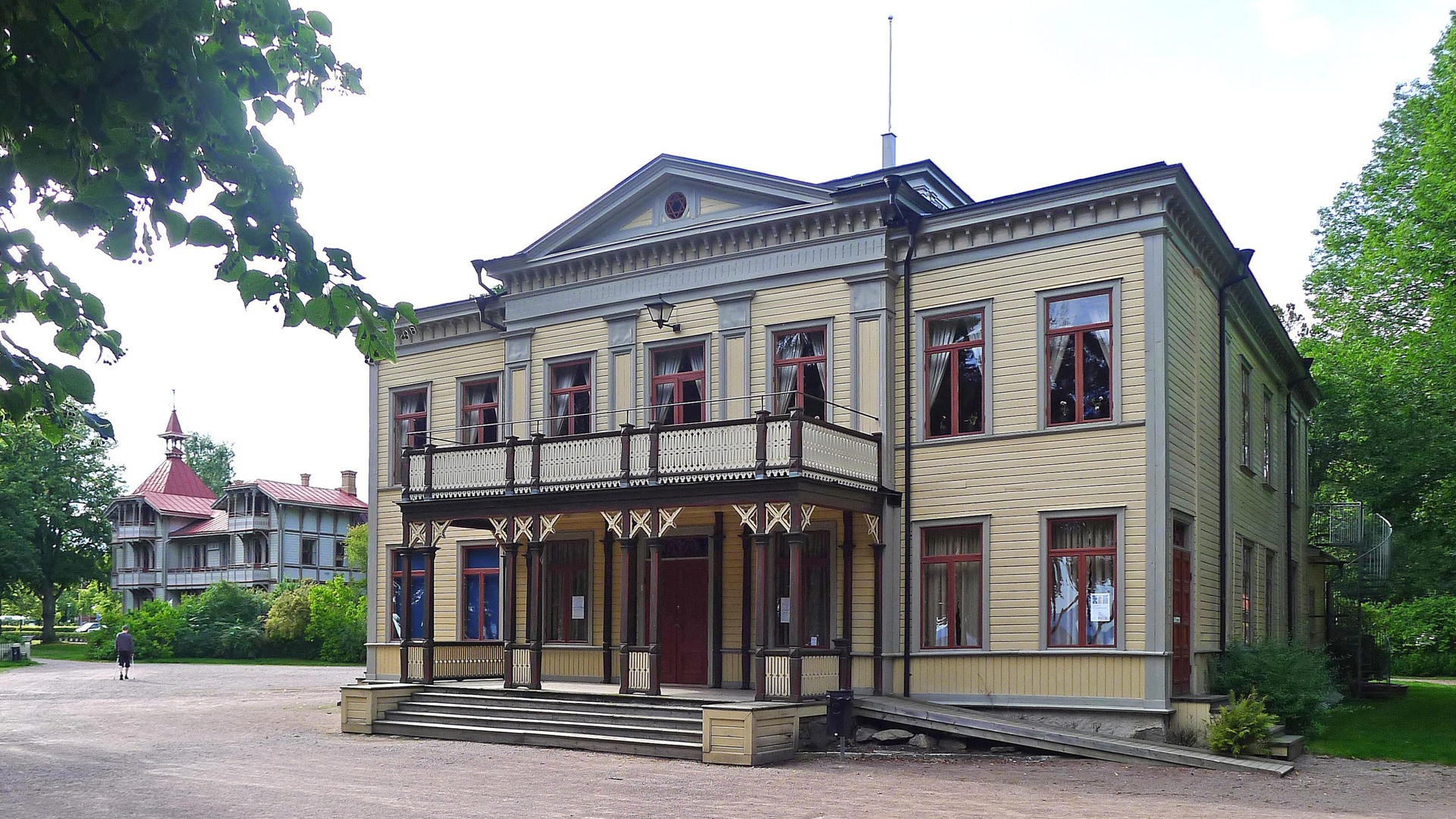 Societetshuset i stadsparken.